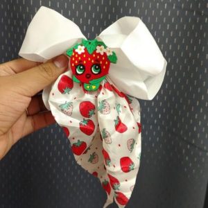 MOÑO CON ESTAMPADO FRESITAS.